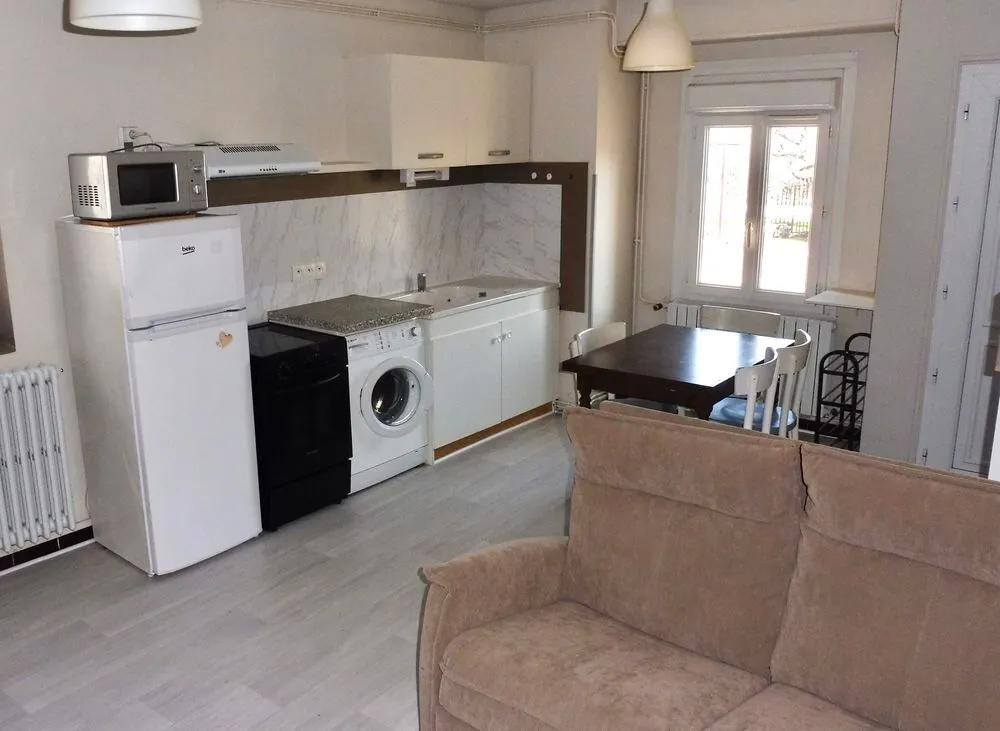 Cuisine - Appartement 2 Pièces Calme avec Garage à Viry
