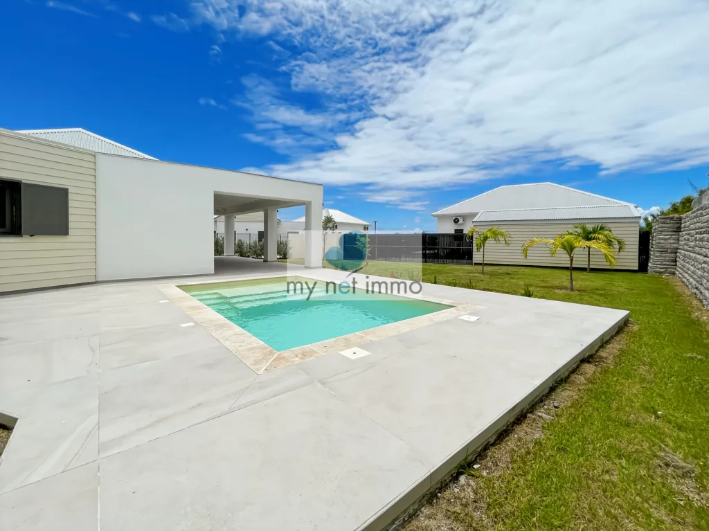 Piscine - Villa Contemporaine avec Piscine et Bureau à l'année