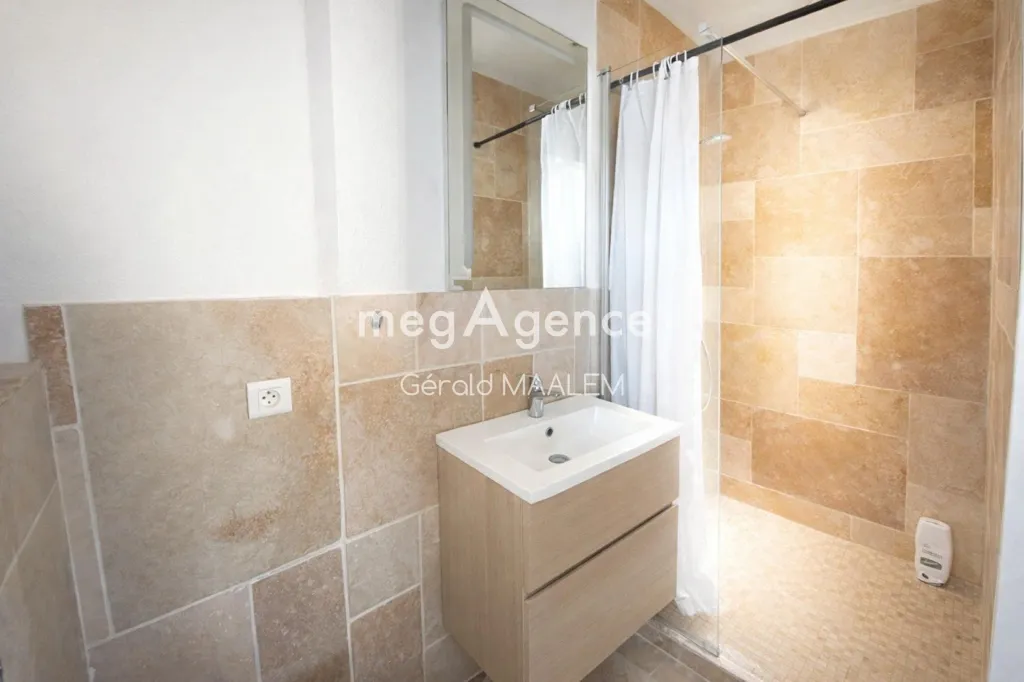 Salles de bain - Studio Rénové au Cœur du Village