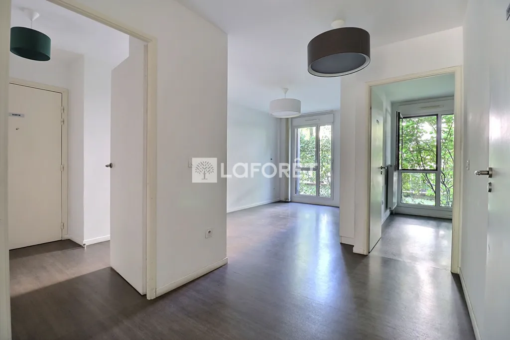 Esik - Converted Office Space with Terrace in Vitry-sur-Seine