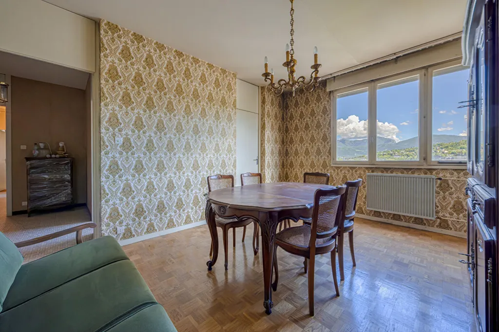 Söögituba - T3 Flat with Mountain View in Cognin