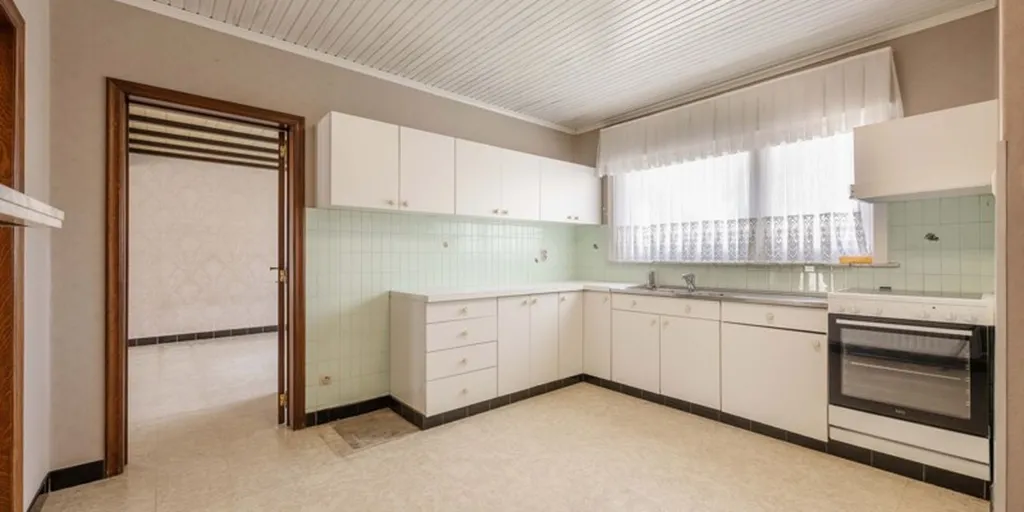 Cuisine - Bungalow à rénover avec jardin à Wakken