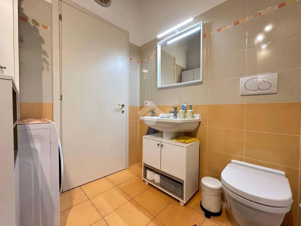 Salles de bain - Attico with Balcony in Crespiatica
