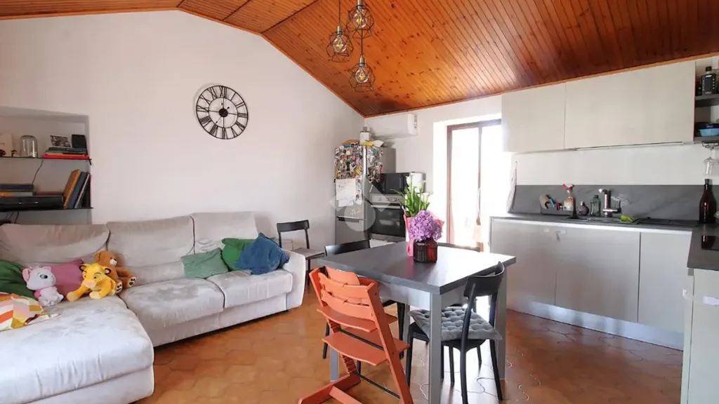 Séjour - 3-Room Apartment with Balcony in Santena