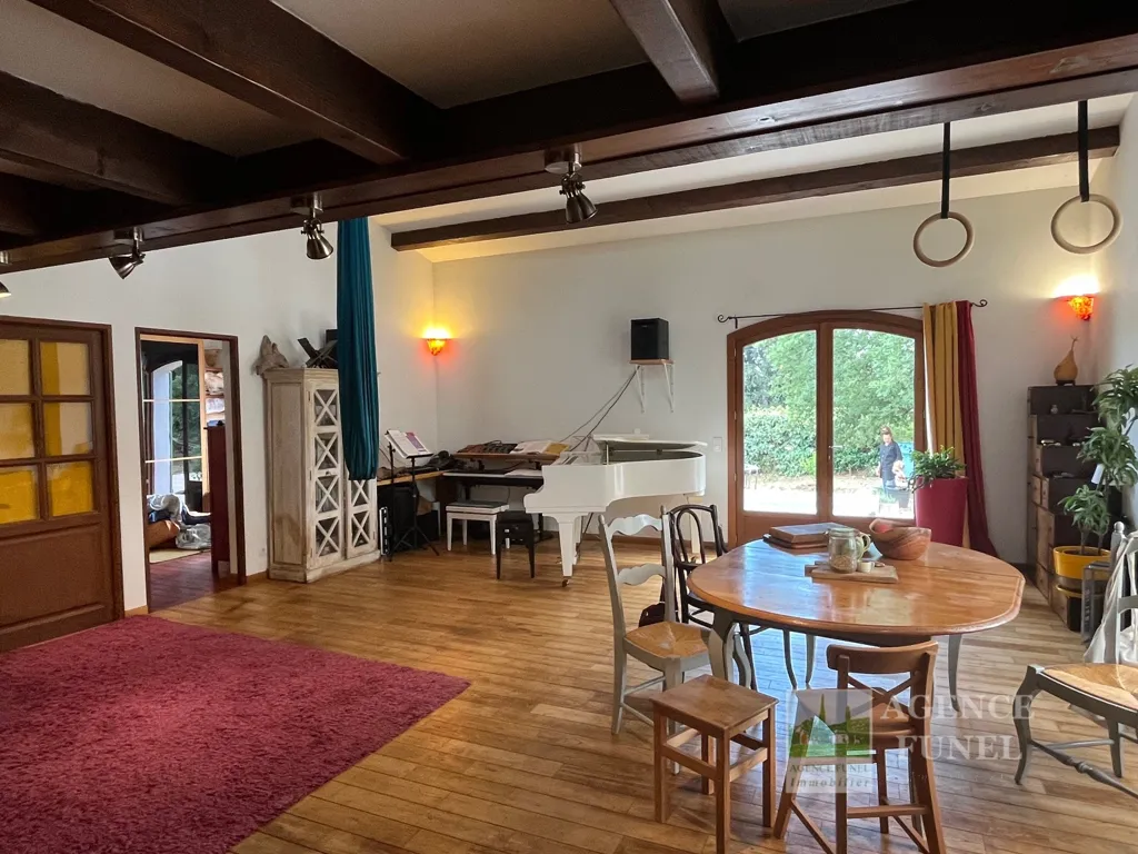Salle à manger - Maison avec Couloir de Nage à Saint-Cezaire-sur-Siagne