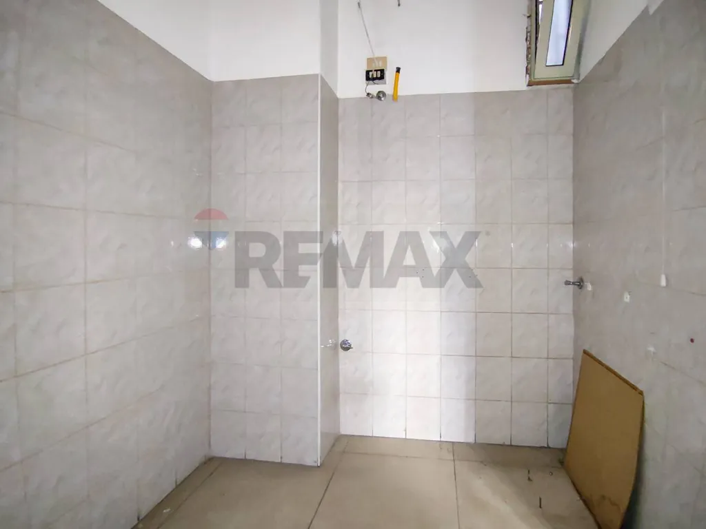 Salles de bain - Shop with Double Frontage in Catania's Borgo