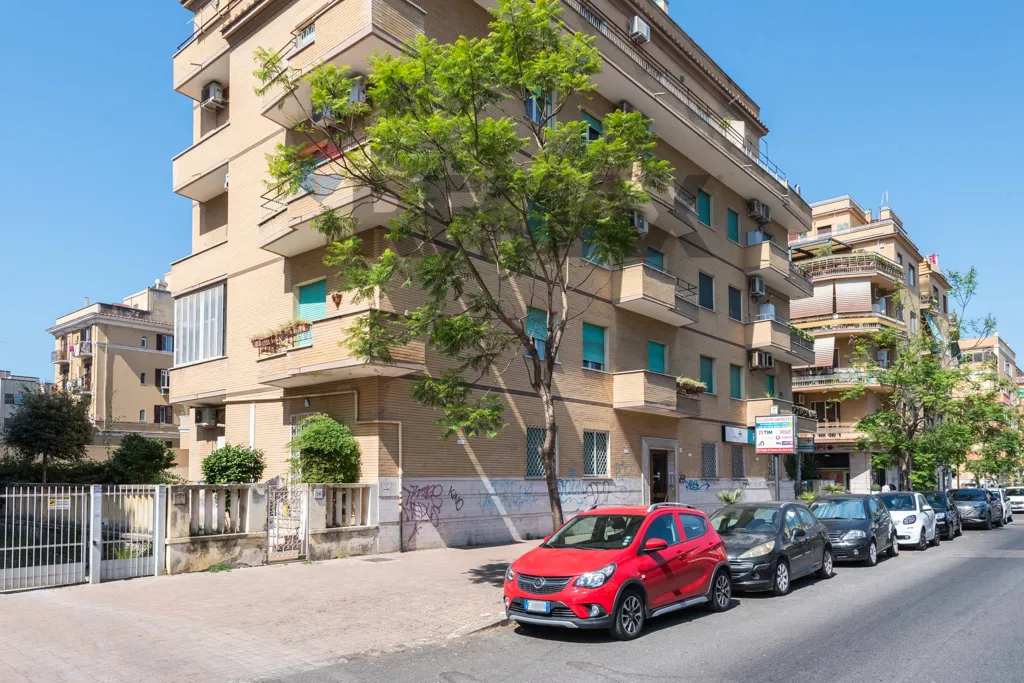 Välivaade - Trilocale with Balcony in Rome
