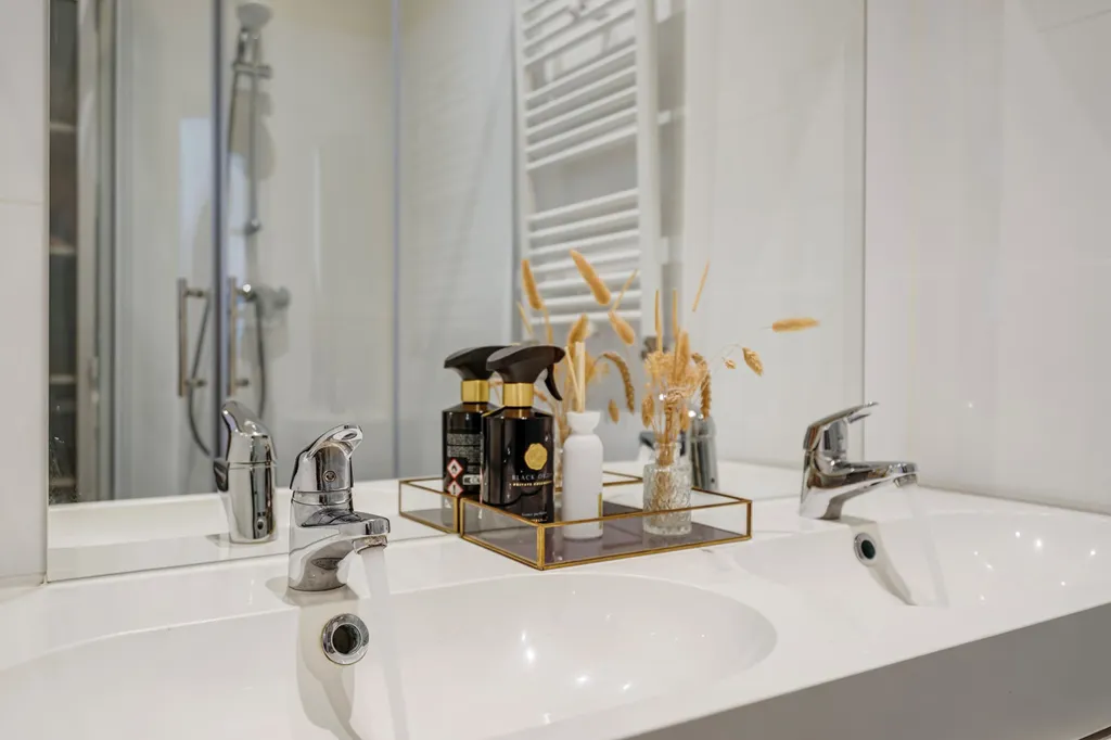 Salles de bain - Ground Floor Flat with Deep Garden in 's-Gravenhage
