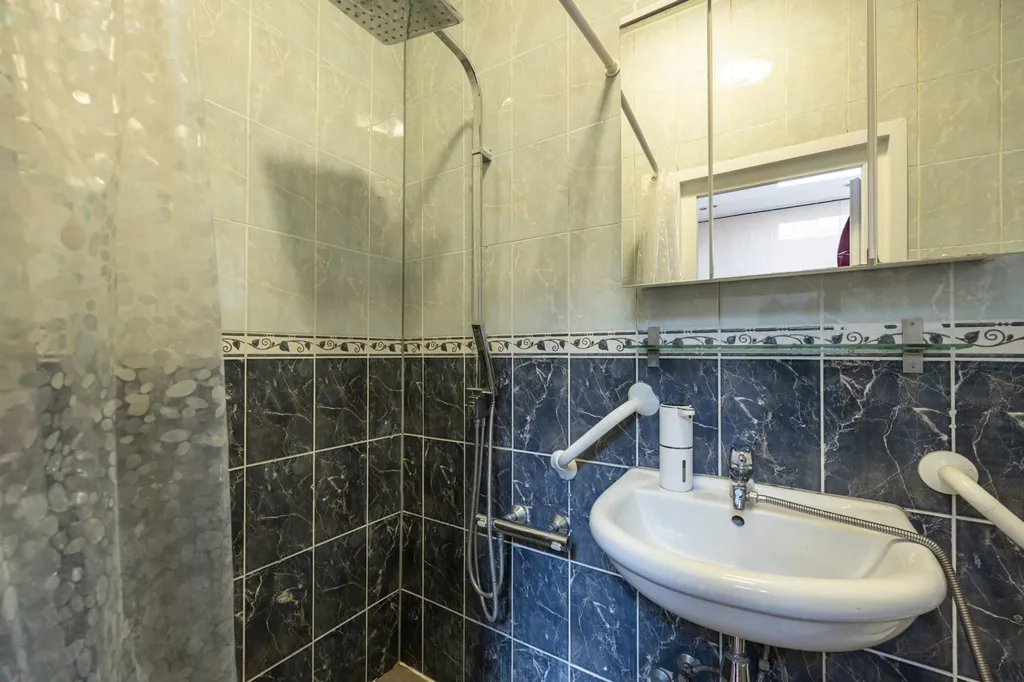 Vannitoad - Spacious House with Garden to Refresh in Nice