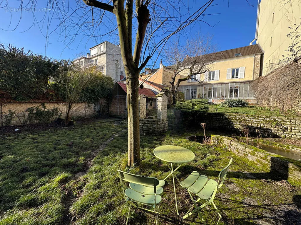 Giardino - Character House with Garden in Melun Centre