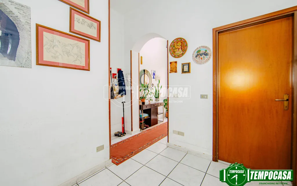 Esik - Terraced Villa with Garden in Pavia