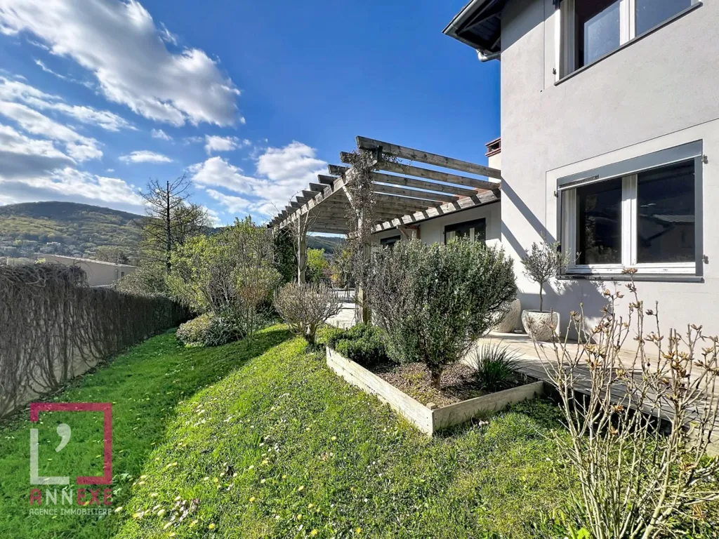 Garden - 8-room house in Rochetaillée-sur-Saône
