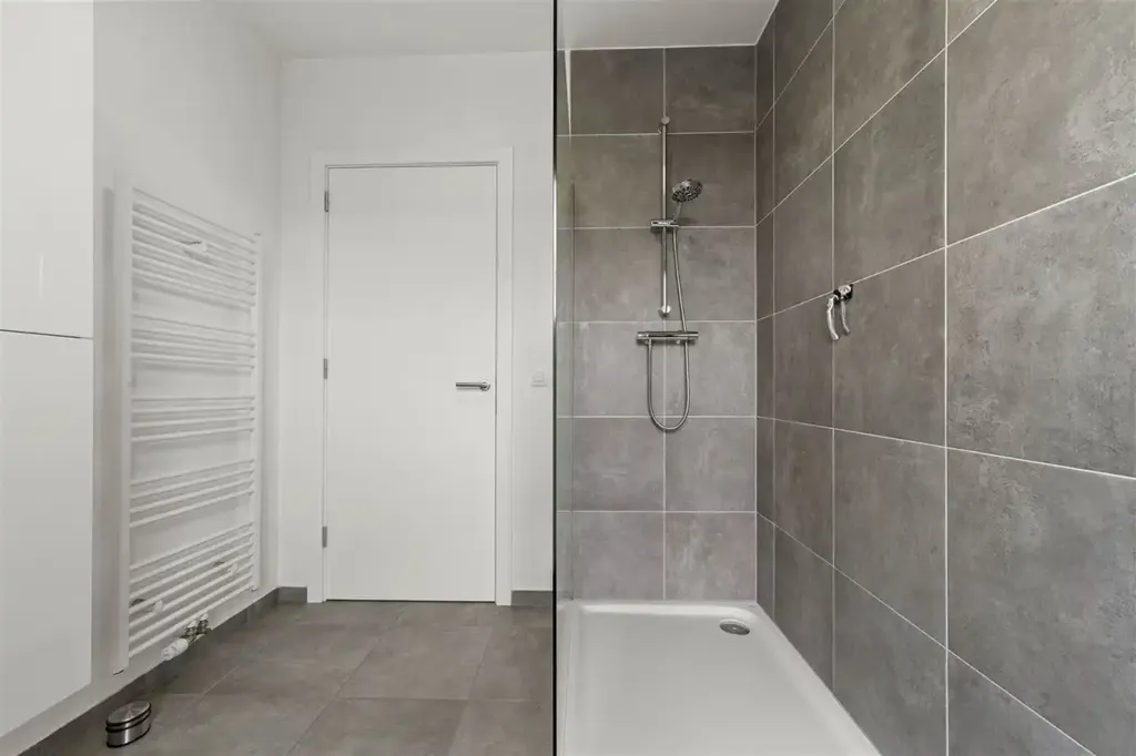 Vannitoad - Stylish Apartment with Canal View in Hasselt