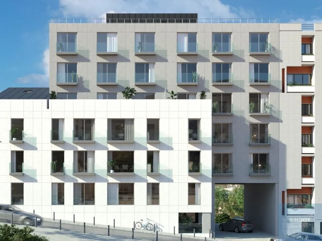 Luxury 3-Bedroom Flat in Campolide, Lisbon