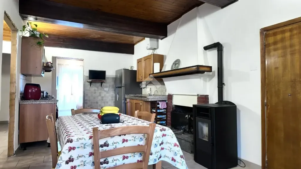 Söögituba - Rustic Trilocale with Balcony in Labico