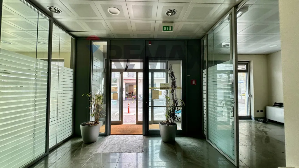Esik - Commercial Space with 3 Vitrines in Riccione