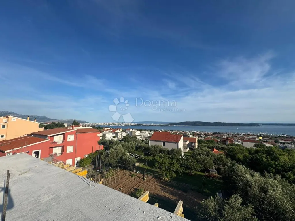 Terrazza - Penthouse with Terrace in Kaštel Gomilica
