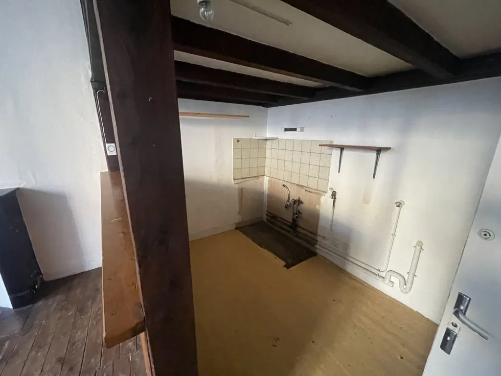 Pièces - Appartement Type 2 à Rénover au Centre de Poitiers