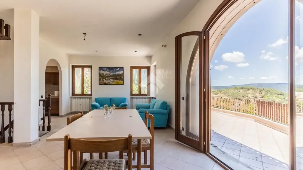 Dining Room - Villa with Lake View in Bracciano