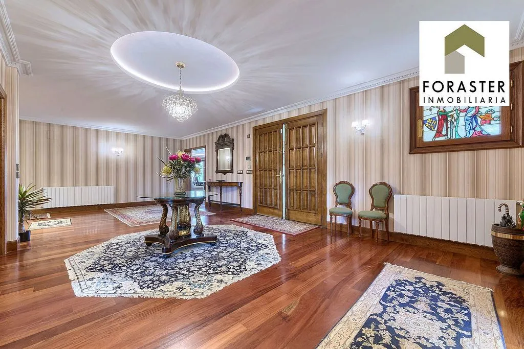 Entrée - Chalet with Pool and Terrace in Loiu