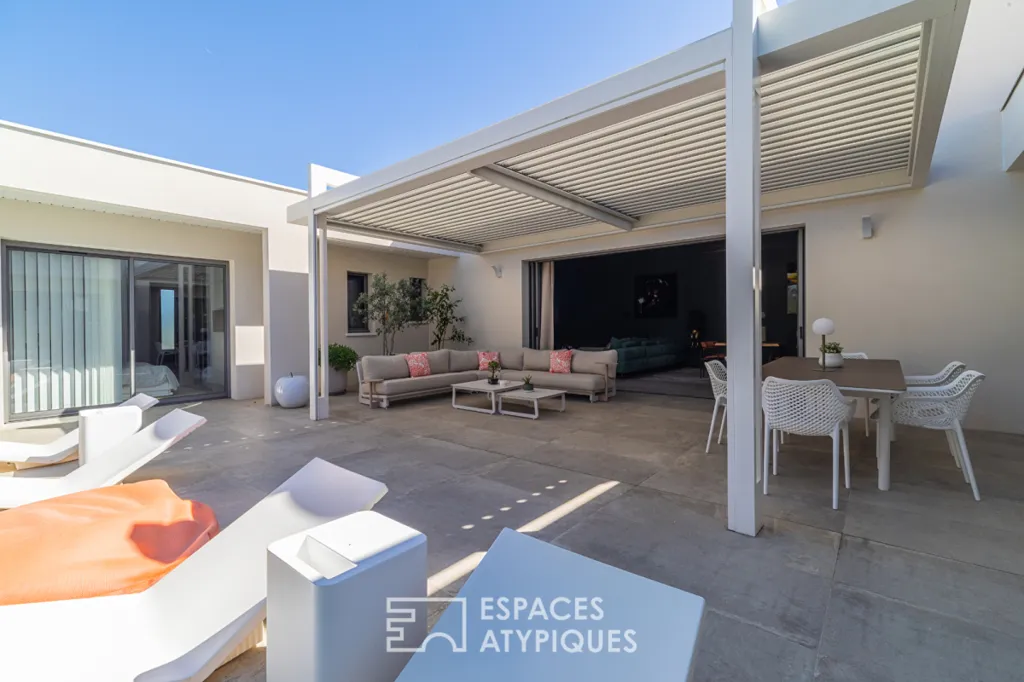 Terrasse - Villa d'Architecte avec Piscine au Pic Saint-Loup