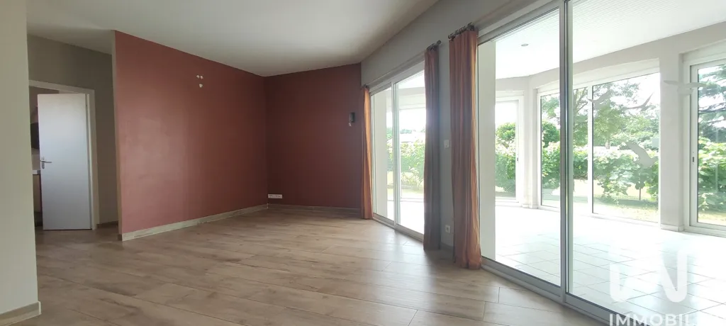 Séjour - Maison Moderne avec Terrasse à Cherveux