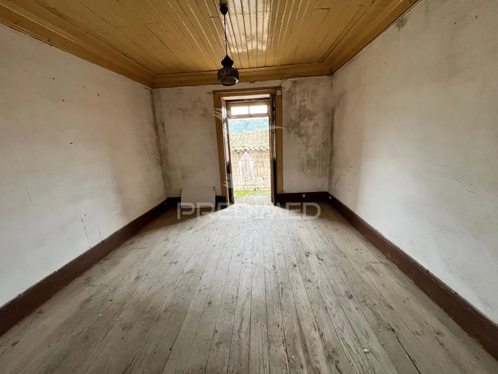Pièces - Granite Cottage for Renovation in Pombal