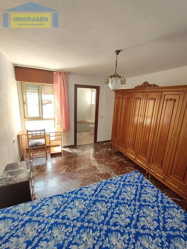 Student Flat with Pool on Avda de Madrid