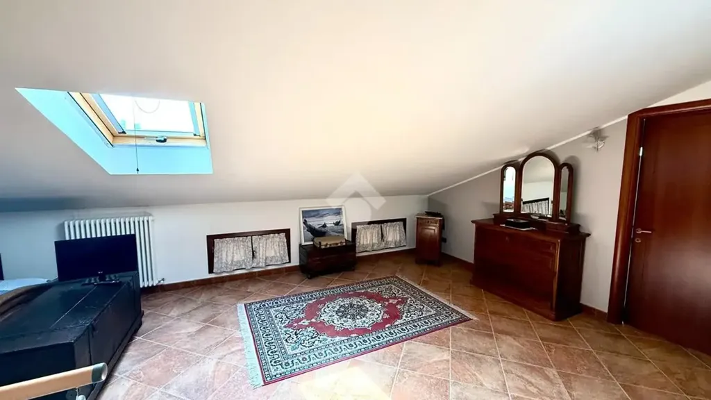 Toad - Two-Storey Apartment with Balcony in Guastalla