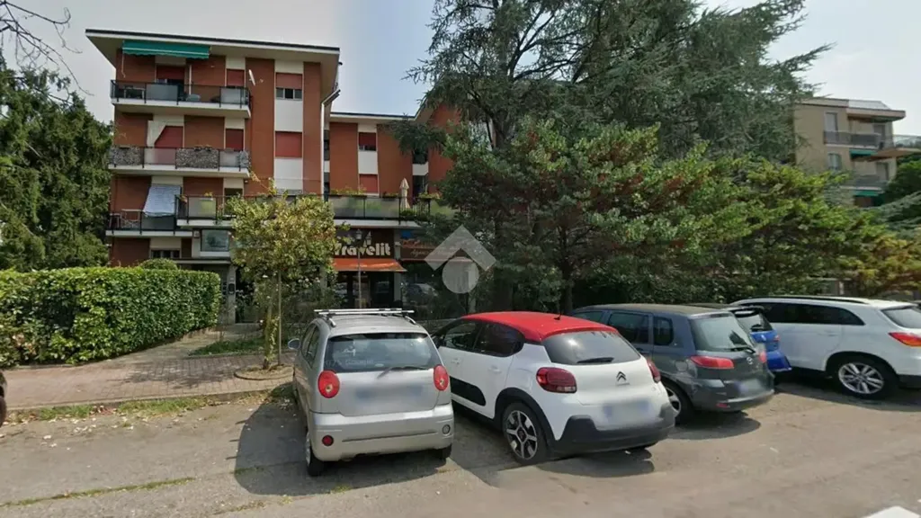 Esterno - Triplex to Renovate in Assago