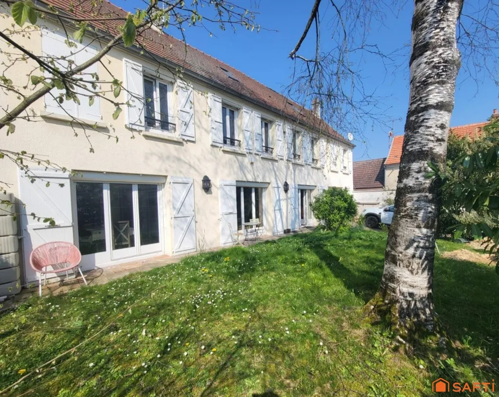 Aed - Characterful House with Pool in Town Centre