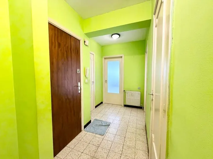 Entrée - Appartement 2 Chambres avec Balcon au Cœur de Gosselies