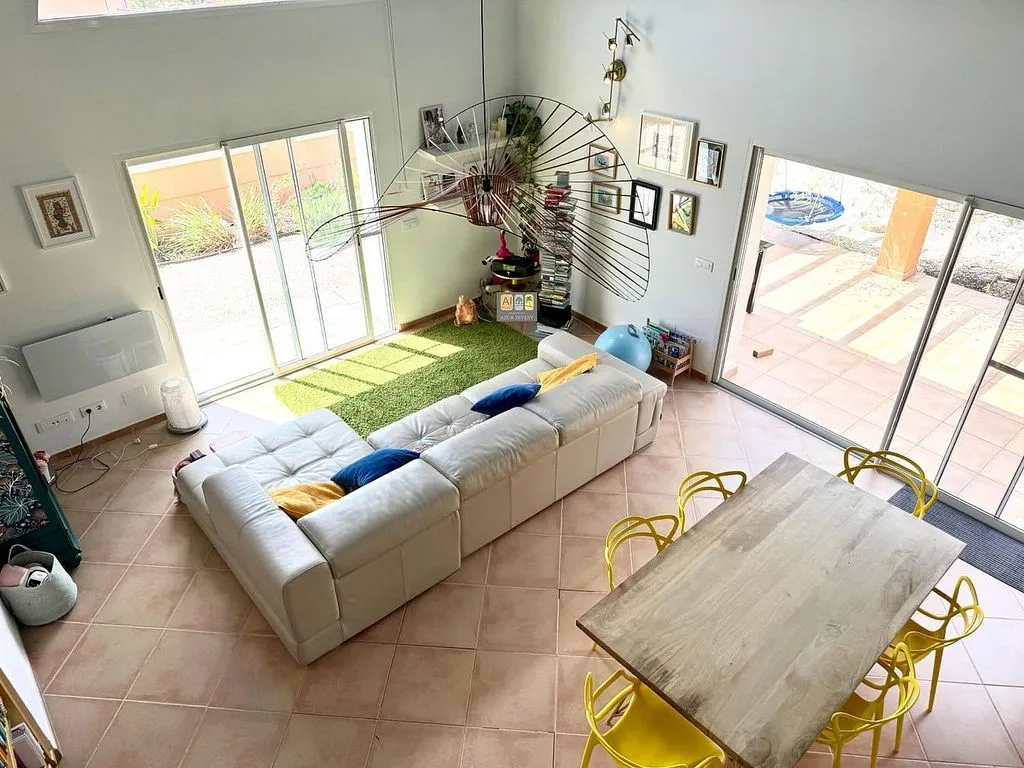 Elutuba - Chalet with Private Pool in Bonalba Urbanisation