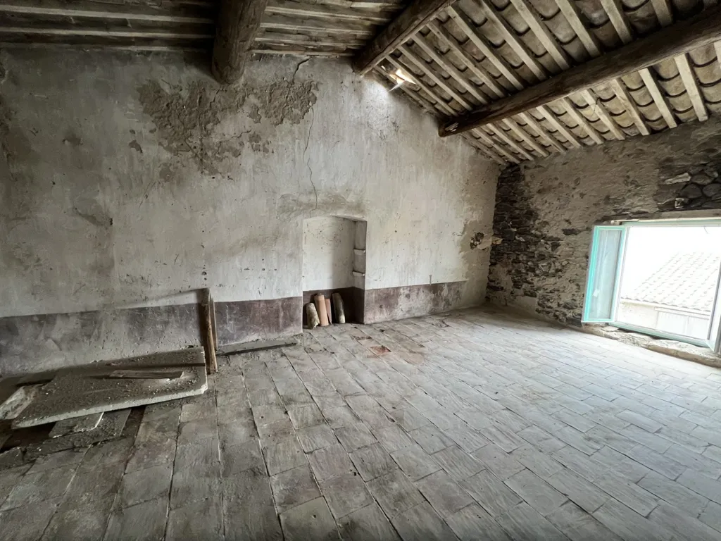 Stanze - Stone House with Potential in Port-La-Nouvelle