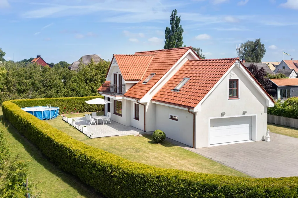 Vue aérienne - Corner Plot Stone House with Garden in Quiet Location