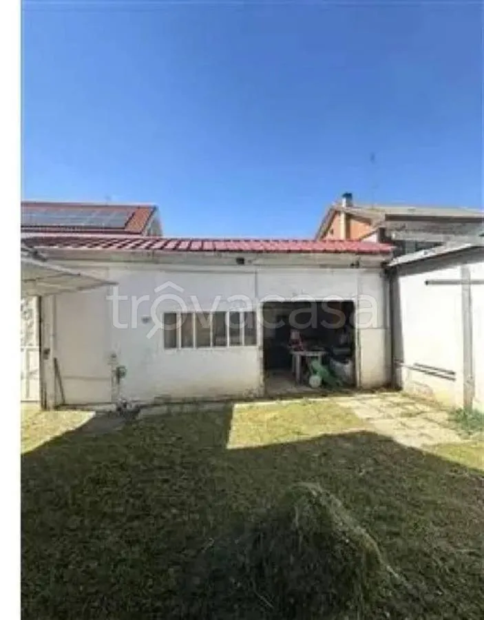 Aed - Villa with Two Apartments in Piossasco