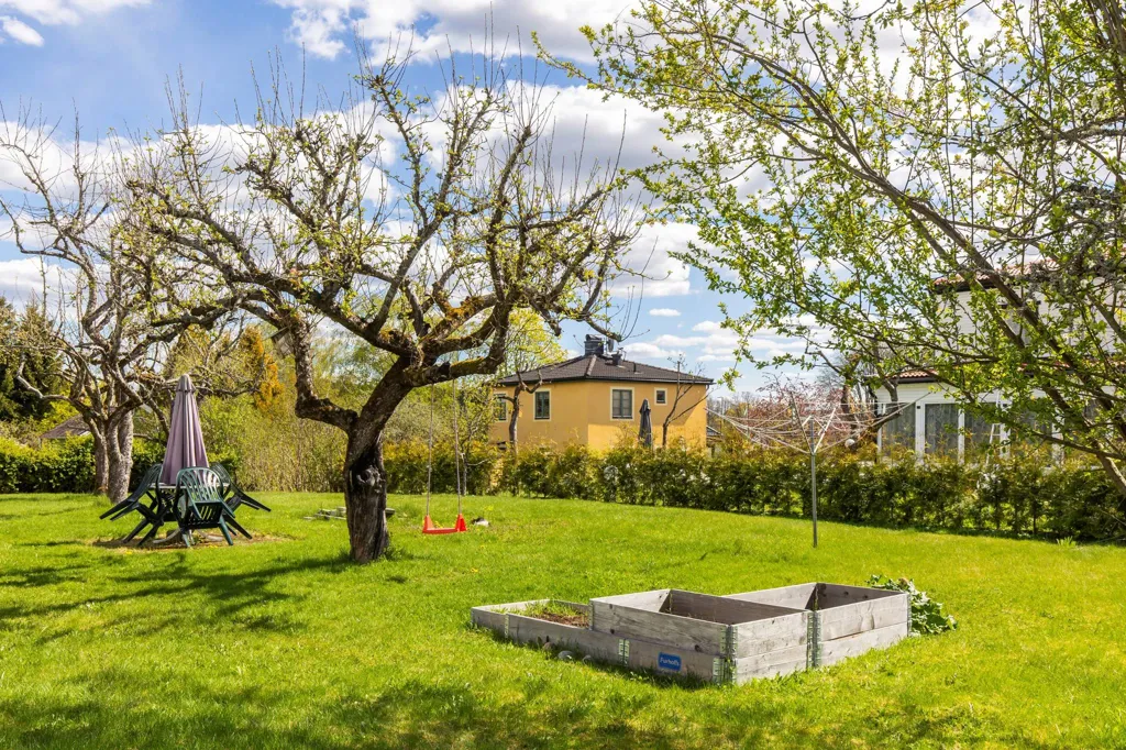 Aed - Spacious Villa with Garden in Örebro