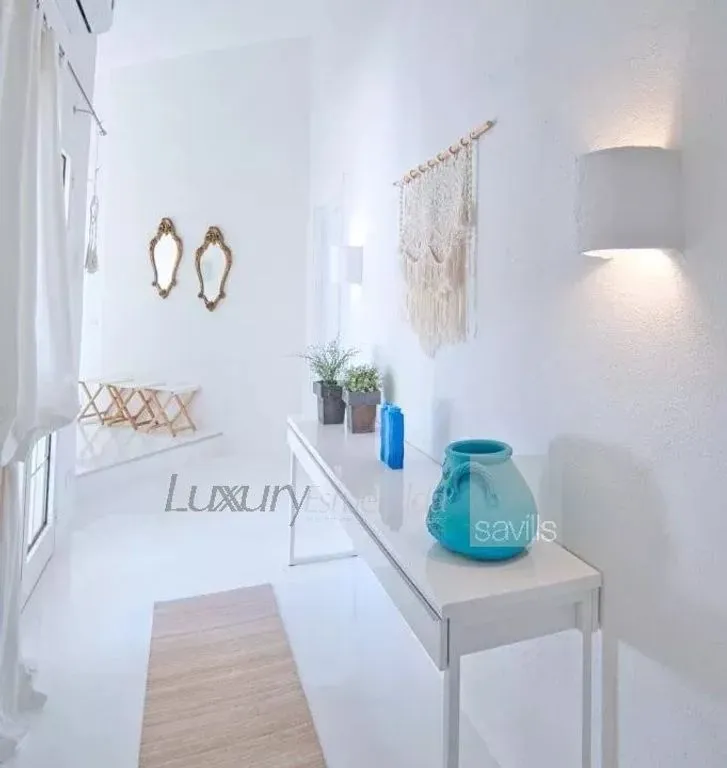 Hallway - Luxury Villa with Sea View in San Teodoro