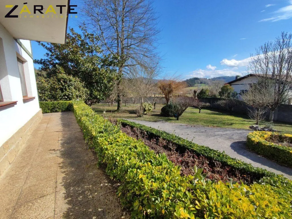 Aed - 10-Room House with Pool in Larrabetzu