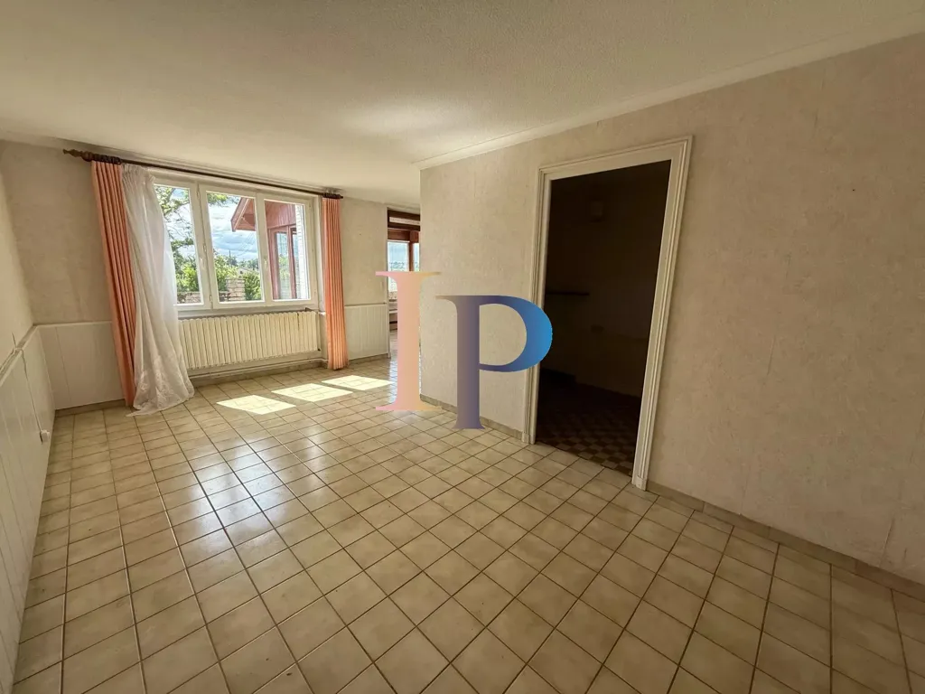 Elutuba - Traditional House with Open Views in Chauffailles