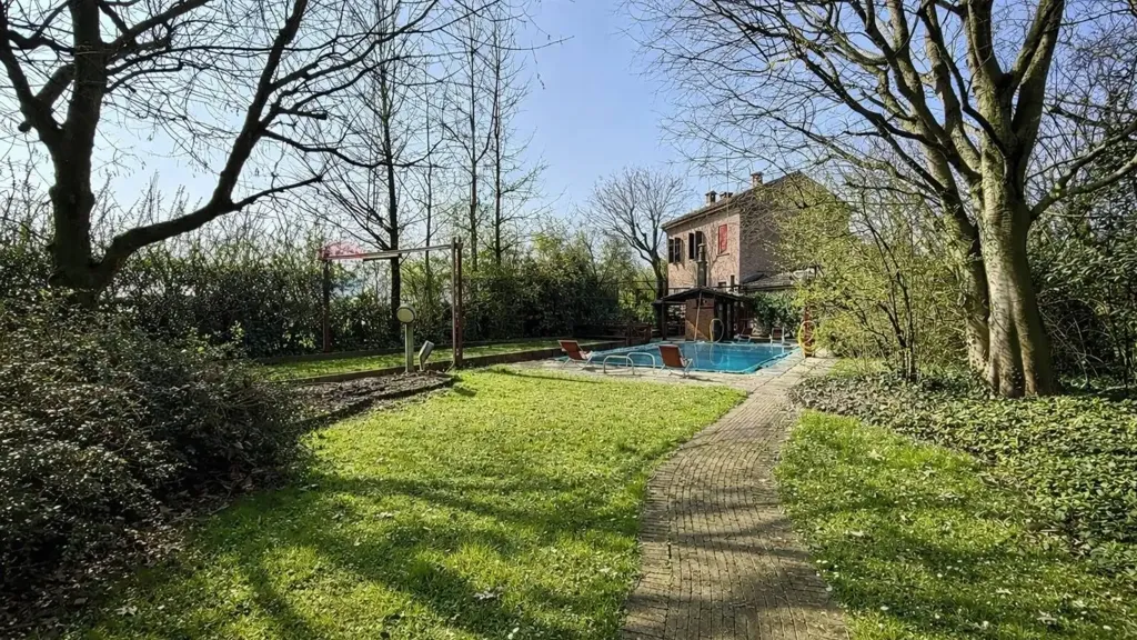 Giardino - Rustico storico con piscina a Cappella De' Picenardi