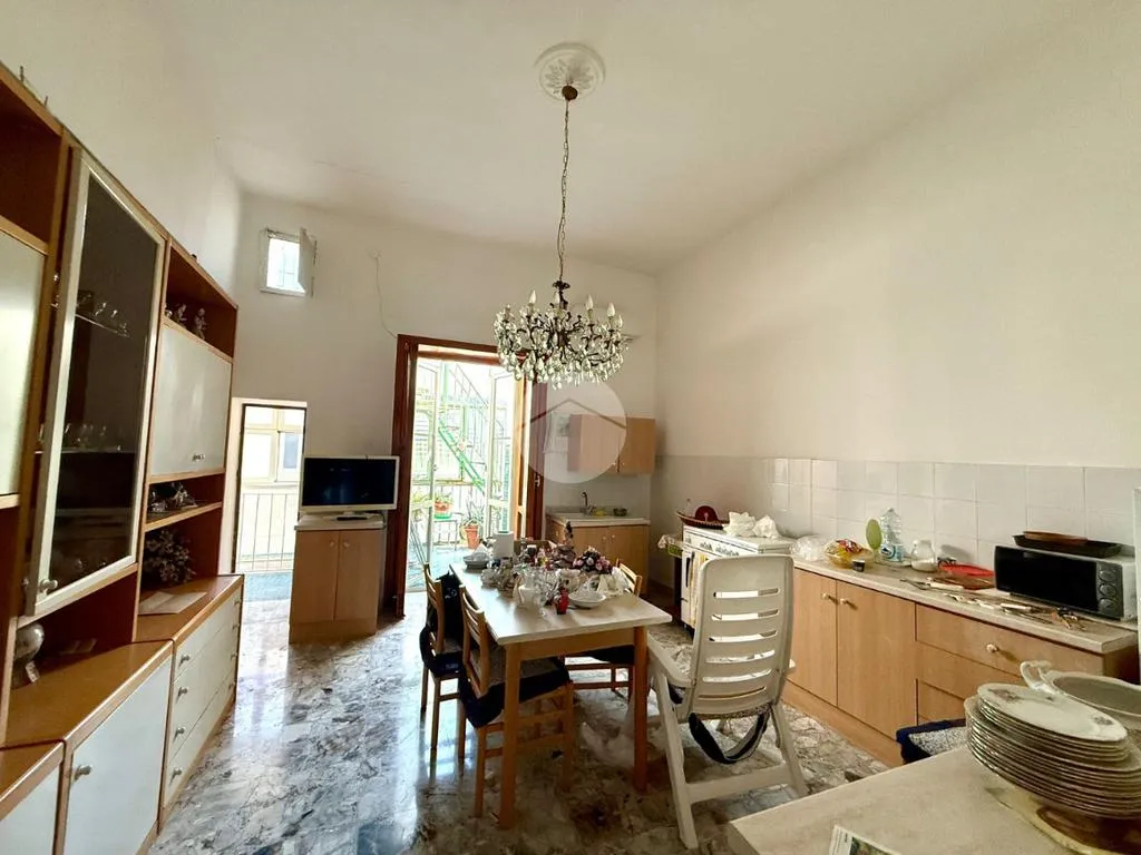 Cuisine - 3-Room Apartment with Balcony in Naples