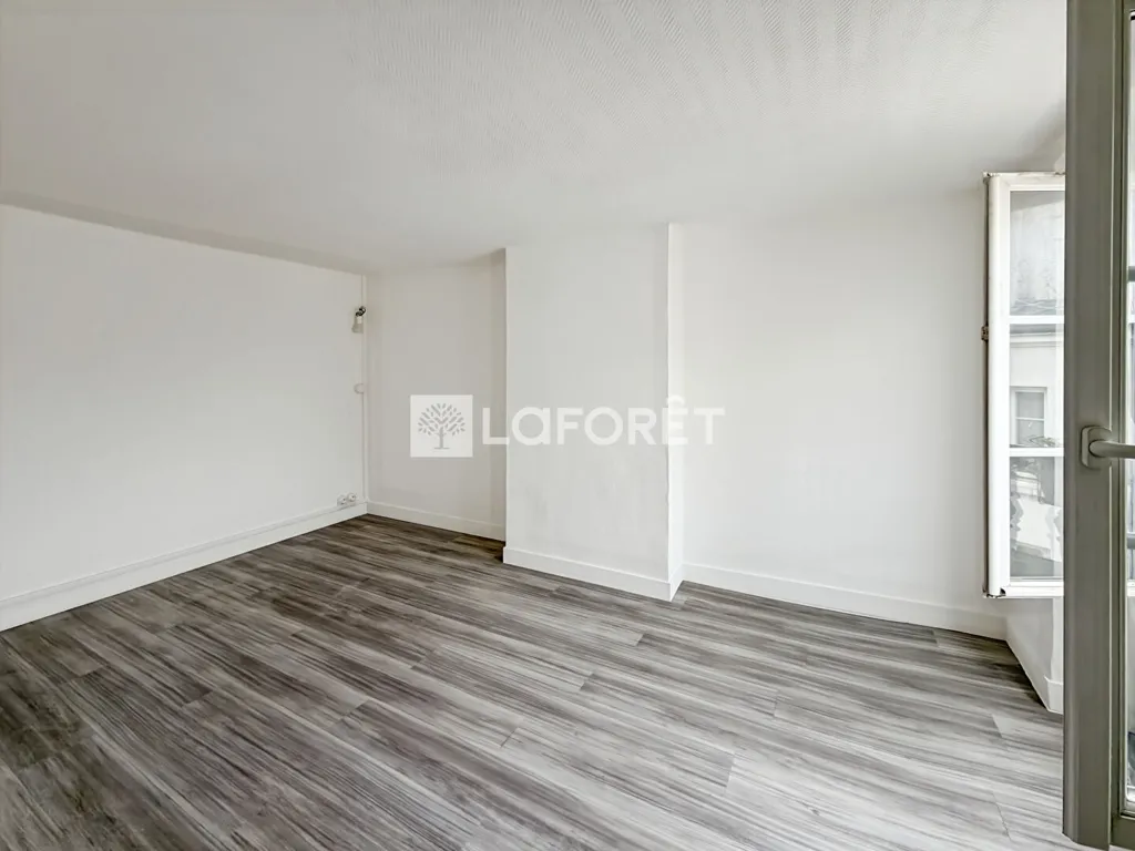 Pièces - Appartement Rénové 2 Pièces Rue Rodier, Paris 9ème