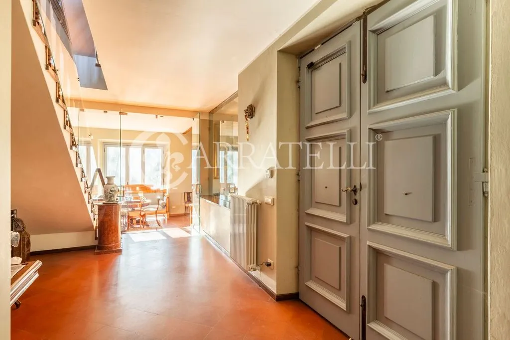 Esik - Rationalist Villa with Pool in Arezzo