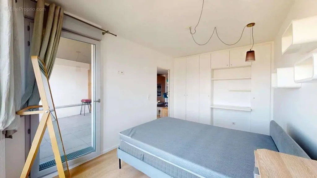 Chambres - Appartement 2 Pièces avec Loggia à Chelles