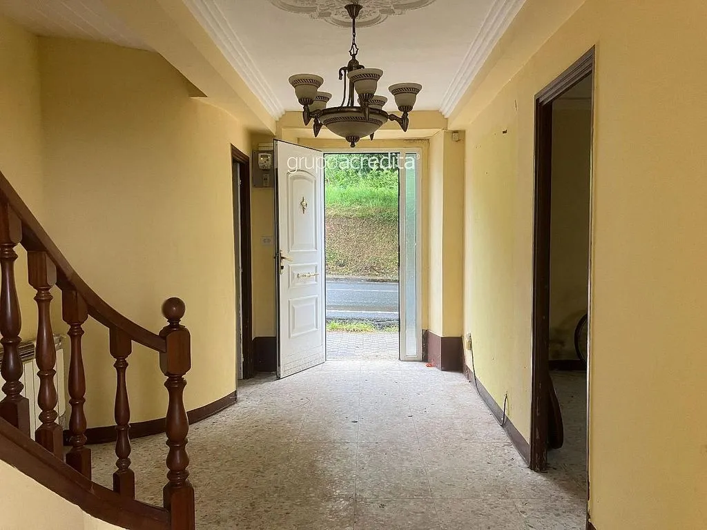 Pièces - Detached House with Balcony in Abegondo