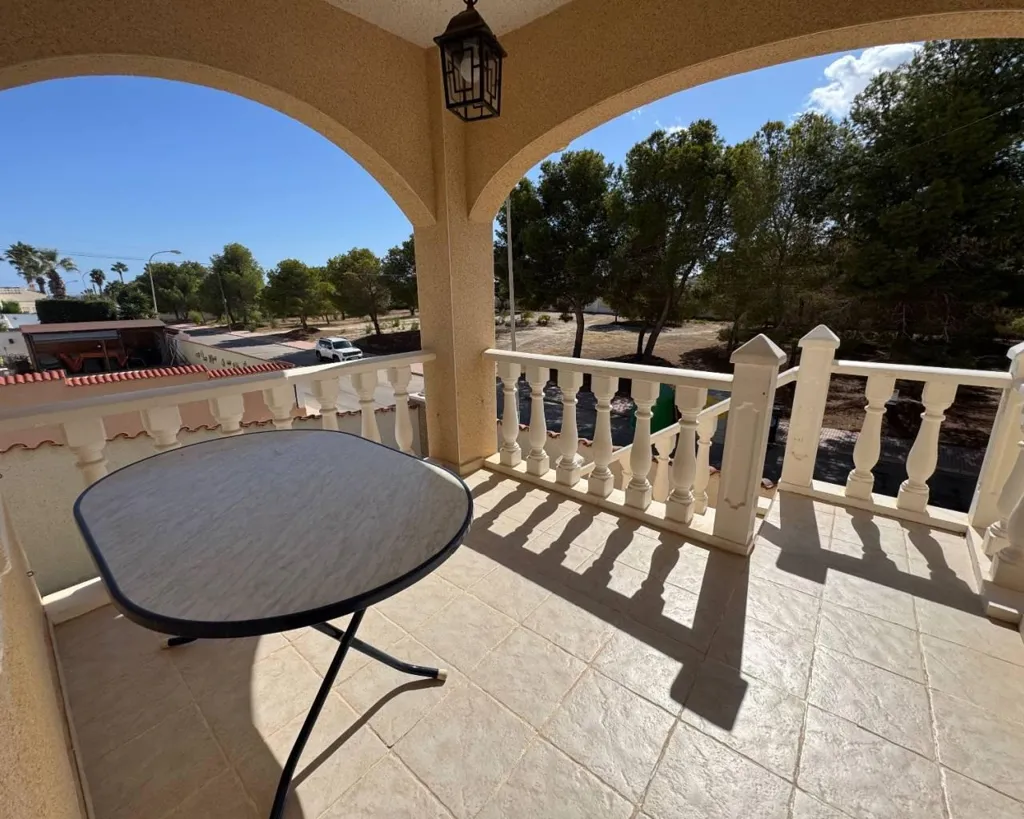 Terrass - Seven-Bedroom Villa with Pool in Ciudad Quesada