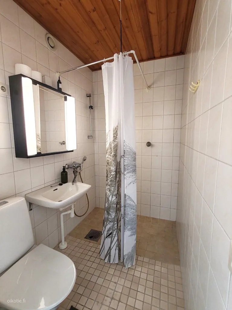 Vannitoad - One-Bedroom Flat with Balcony in Porvoo