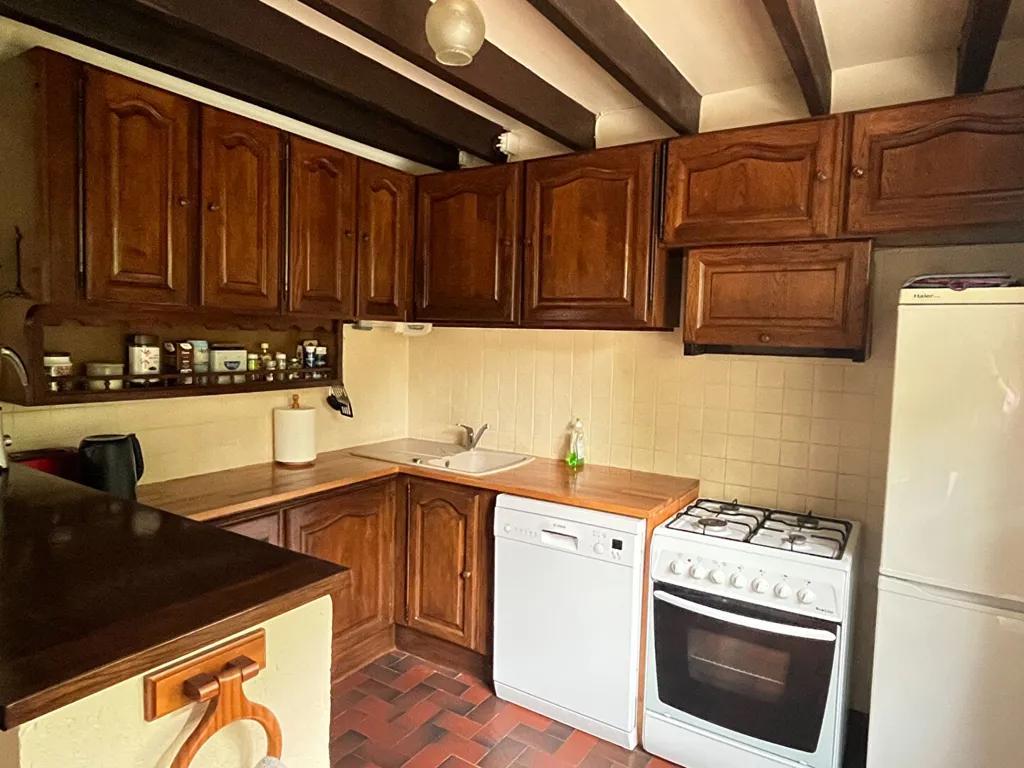 Cuisine - Propriété Boisée au Bord d'un Ruisseau près de La Suze-sur-Sarthe
