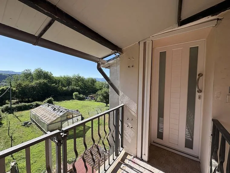 Balkon - Rearranged Apartment with Balcony in Gallicano